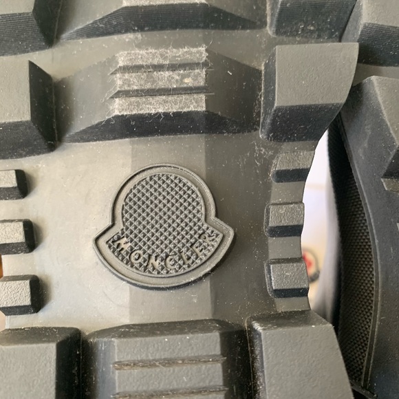 Moncler
Coralyne Chelsea boots - Picture 9 of 14